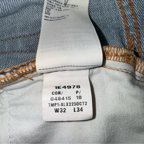 Abercrombie & Fitch Classic Straight Destructed Jeans, Sz 32x34 (see meas) - Picture 8 of 11
